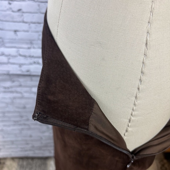 Lord & Taylor | Chocolate 100% Leather Suede Skirt size 8 - Picture 4 of 5